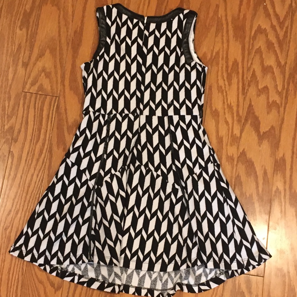 Chevron patterned dress - Picture 2 of 2
